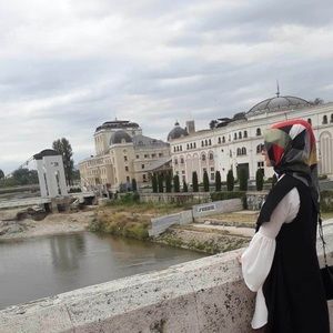 Meet your Posher, Hatixhe